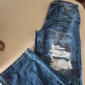 Ripped high waisted jeans